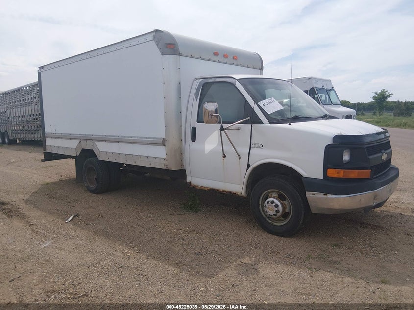 2004 CHEVROLET EXPRESS CUTAWAY BASE W/C7L/C7N