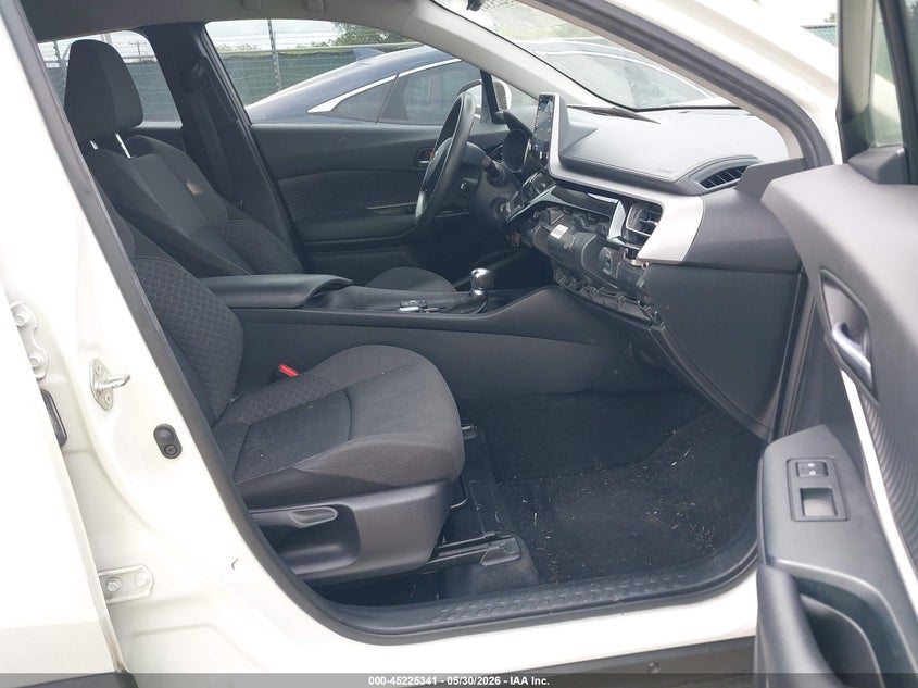 2020 TOYOTA C-HR auction photo 5