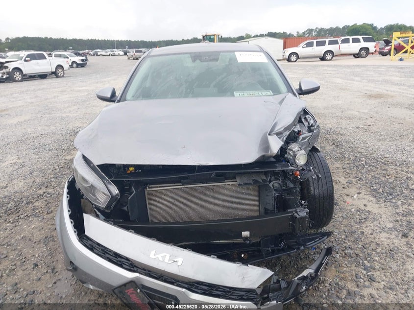 VIN 3KPF24AD8RE784381 2024 KIA FORTE LXS