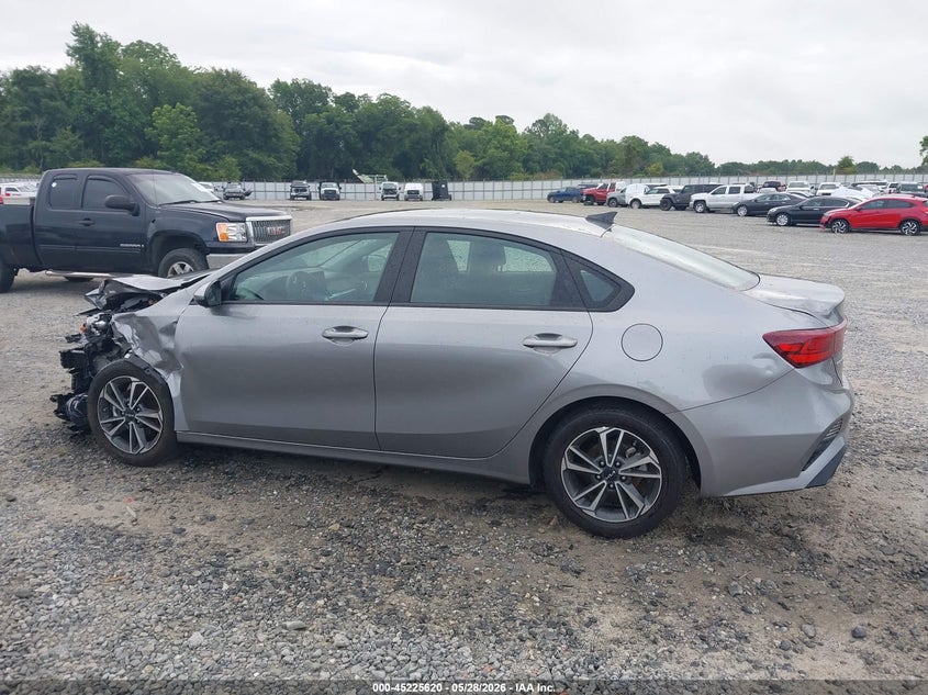 VIN 3KPF24AD8RE784381 2024 KIA FORTE LXS