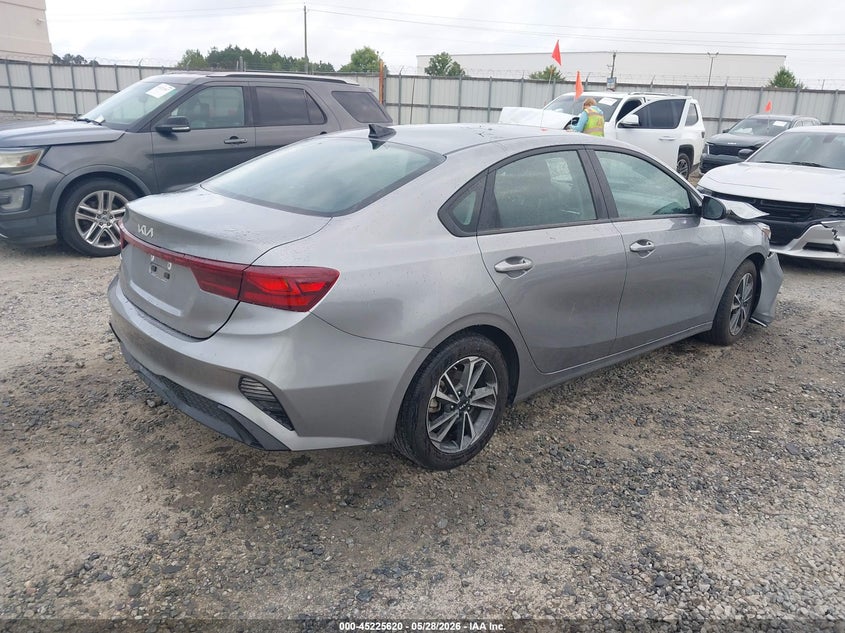 VIN 3KPF24AD8RE784381 2024 KIA FORTE LXS