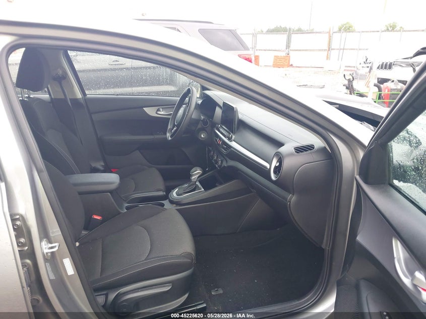 VIN 3KPF24AD8RE784381 2024 KIA FORTE LXS