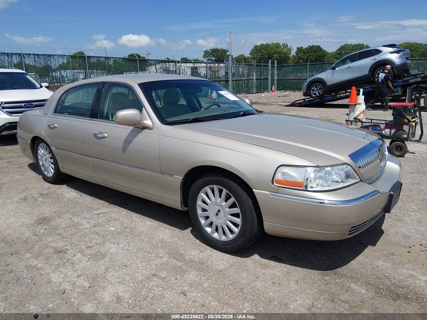 2005 Lincoln Town Car