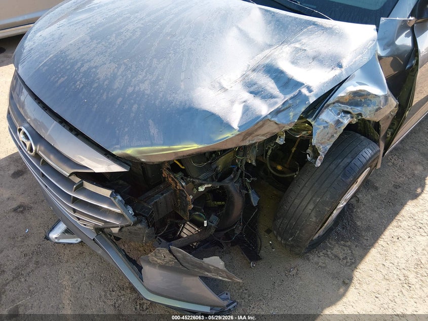 VIN 5NPD74LFXKH447526 2019 HYUNDAI ELANTRA SE