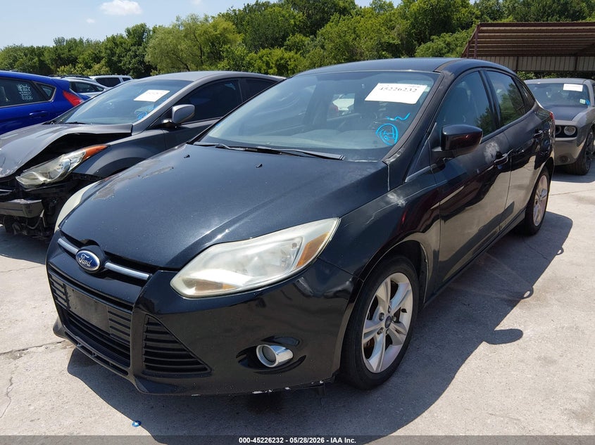 1FAHP3F28CL381923 2012 Ford Focus 2.0 Se black