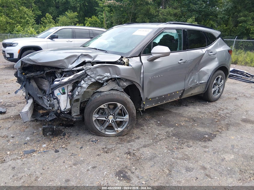 2023 CHEVROLET BLAZER auction photo 2
