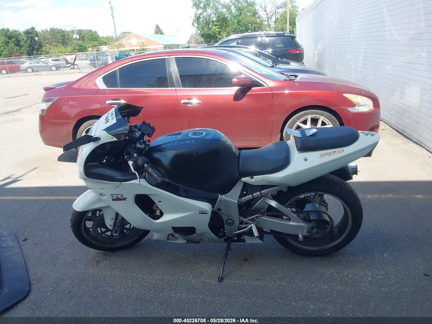 2001 Suzuki Gsx-R750 VIN: JS1GR7HA212100515 Lot: 45226708