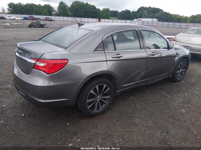 2013 CHRYSLER 200 auction photo 4