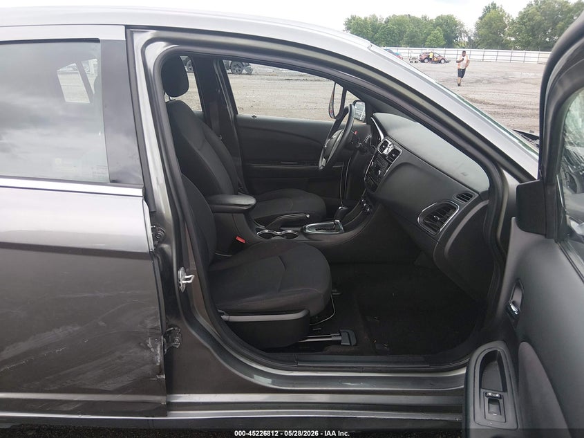 2013 CHRYSLER 200 auction photo 5