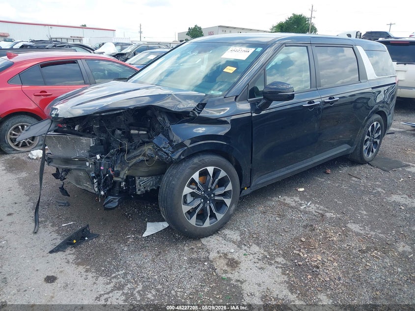 2024 KIA CARNIVAL MPV auction photo 2