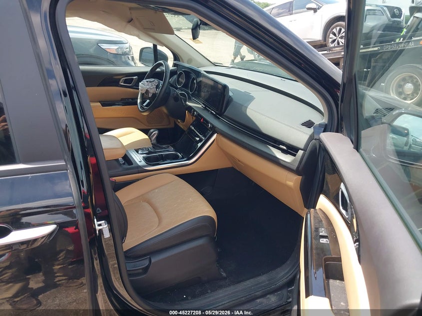 2024 KIA CARNIVAL MPV auction photo 5