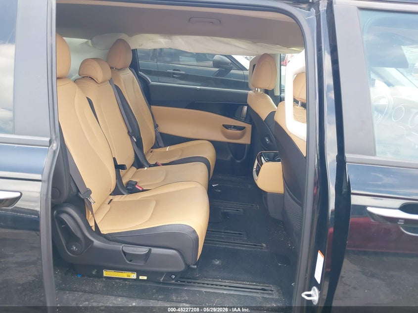 2024 KIA CARNIVAL MPV auction photo 8
