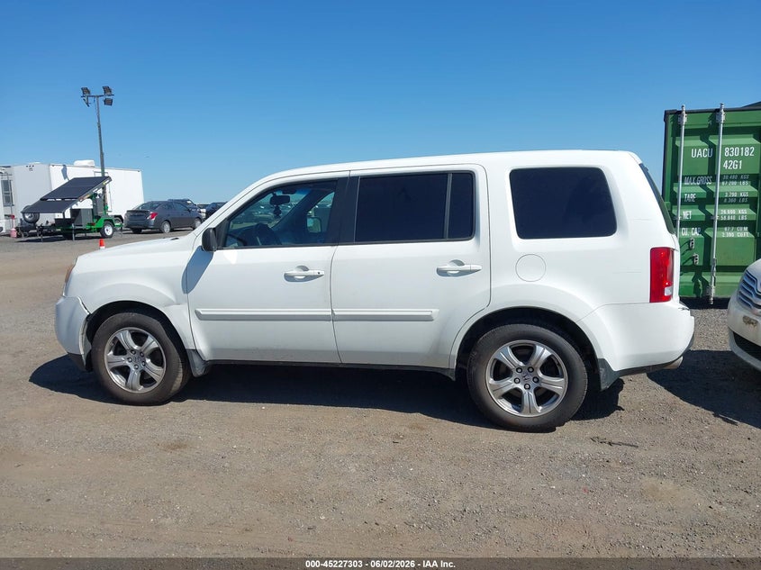 5FNYF4H51CB013967 2012 Honda Pilot 3.5 Ex-L white