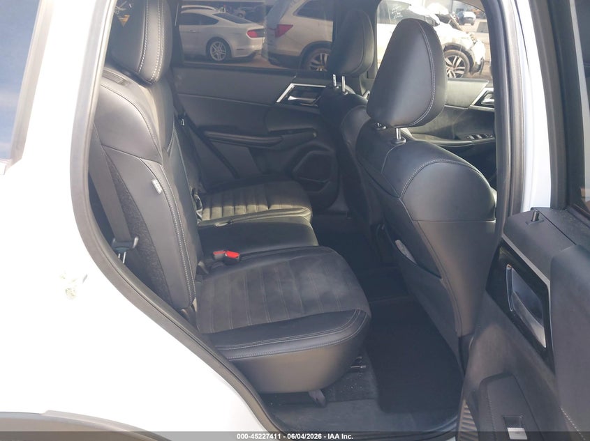 2023 MITSUBISHI OUTLANDER PHEV auction photo 8
