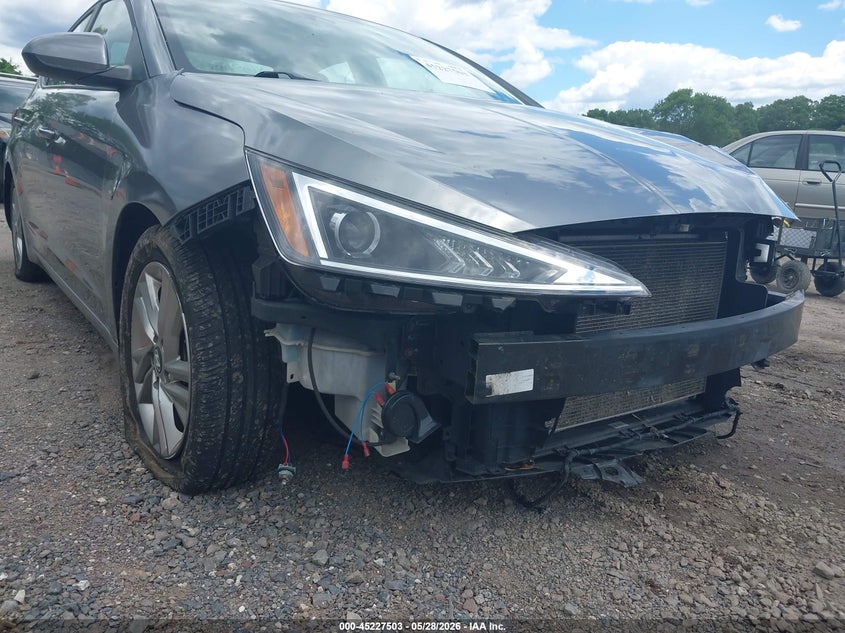 2019 HYUNDAI ELANTRA auction photo 6