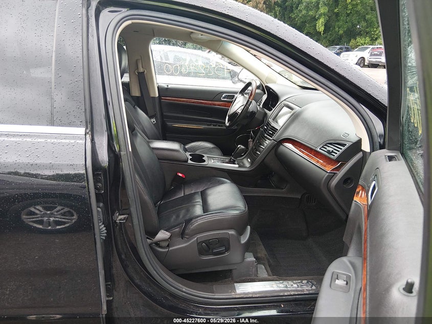 LINCOLN MKT 2019 VIN 2LMHJ5AT6KBL00214
