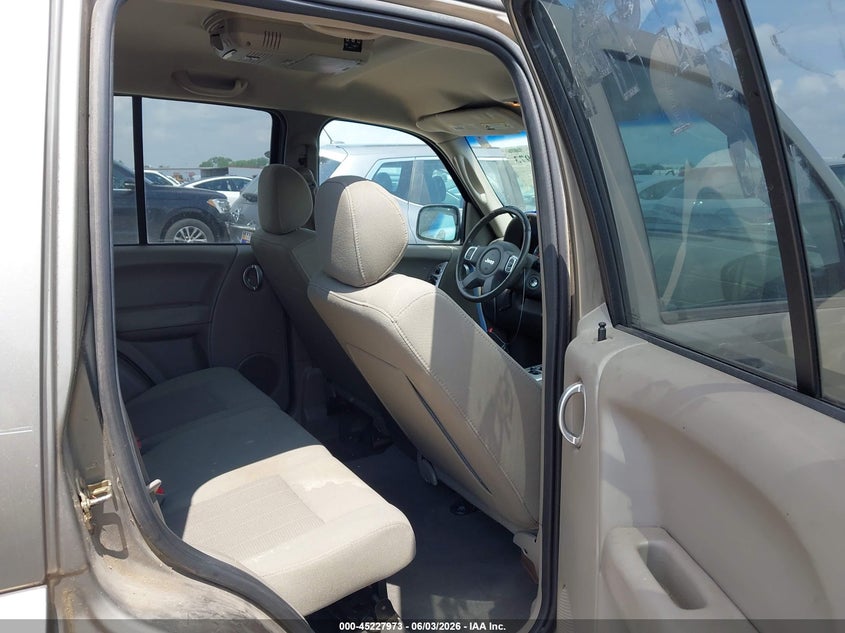 2006 JEEP LIBERTY auction photo 8