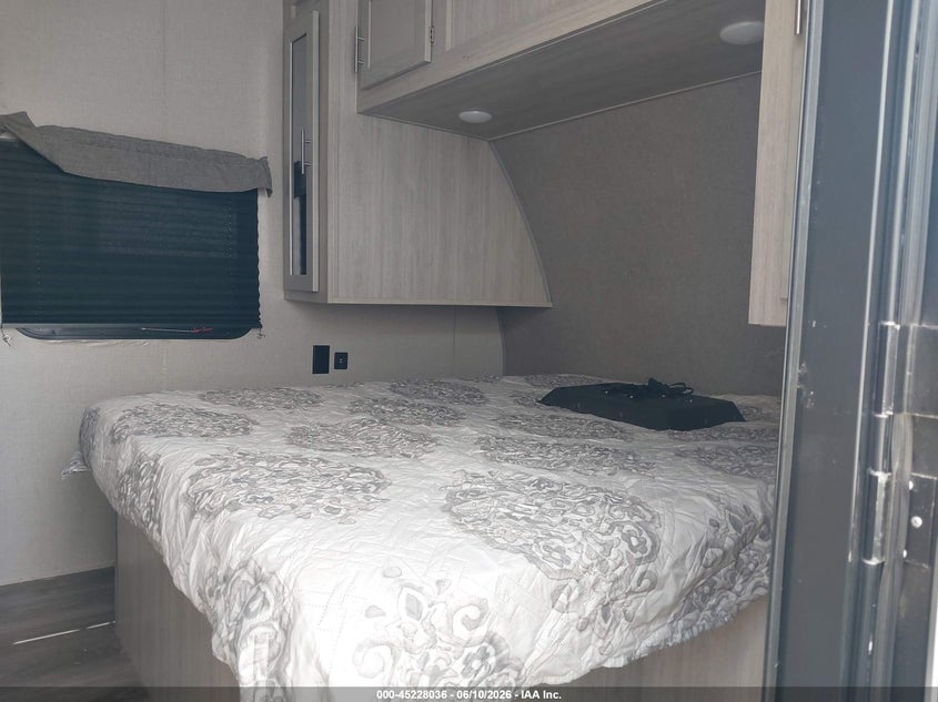 2022 COACHMEN CATALINA auction photo 5