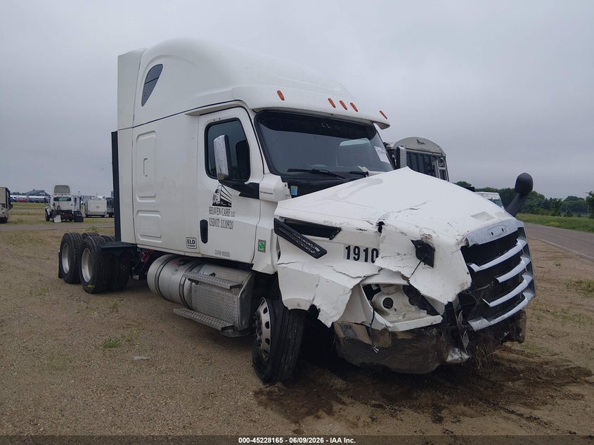 2020 FREIGHTLINER NEW CASCADIA 126 auction photo 1
