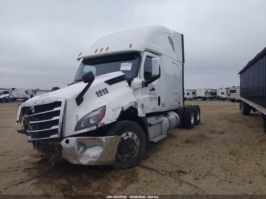 2020 FREIGHTLINER NEW CASCADIA 126 auction photo 2