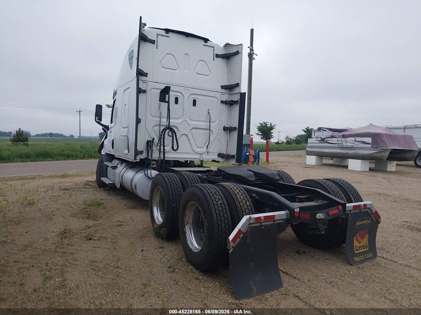 2020 FREIGHTLINER NEW CASCADIA 126 auction photo 3
