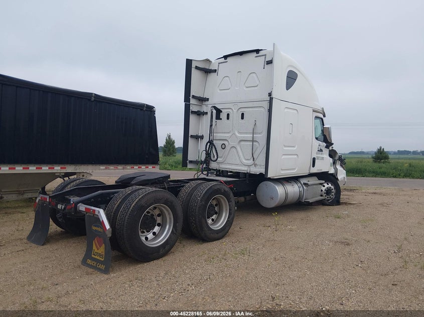 2020 FREIGHTLINER NEW CASCADIA 126 auction photo 4