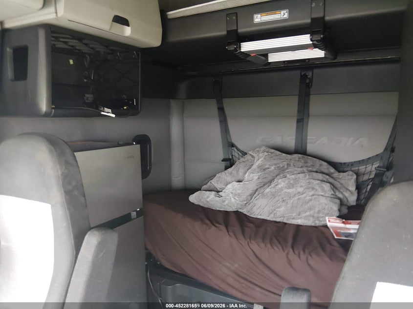 2020 FREIGHTLINER NEW CASCADIA 126 auction photo 6