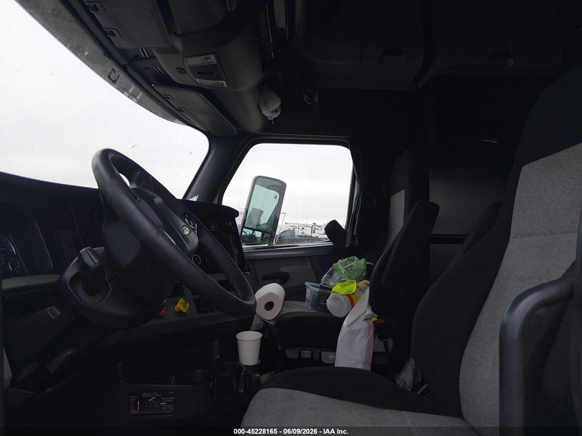 2020 FREIGHTLINER NEW CASCADIA 126 auction photo 7