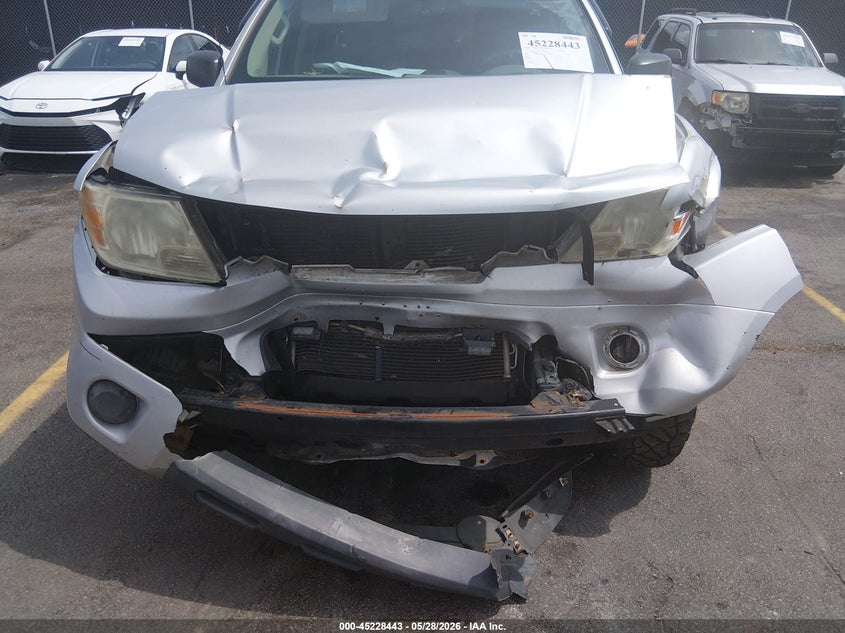 2012 Nissan Navara (frontier) 4.0 Frontier Sv silver Lot 111045228443 Vin 1N6AD0EV0CC450065