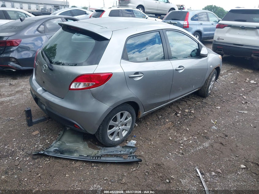 2011 Mazda 2 1.5 011 Touring silver Lot 111045228556 Vin JM1DE1HZ3B0101662