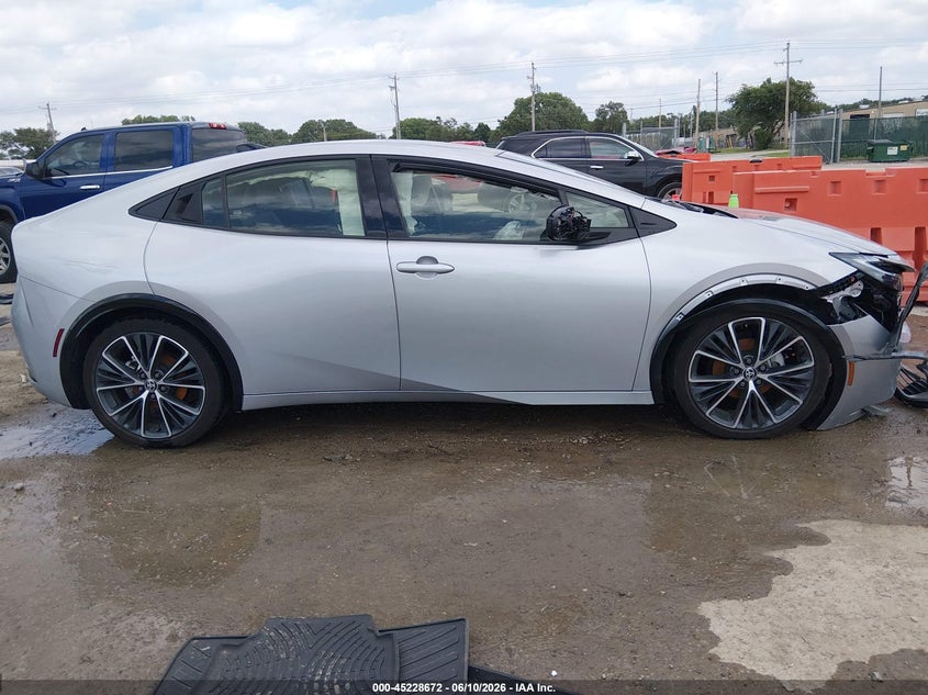 TOYOTA PRIUS - zdjęcie 13