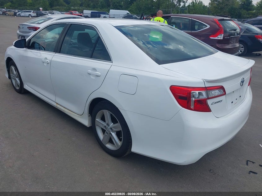 Vin: 4t1bf1fk1eu428306, lot: 45726686, toyota camry se 20143