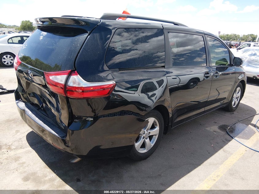2015 TOYOTA SIENNA auction photo 4