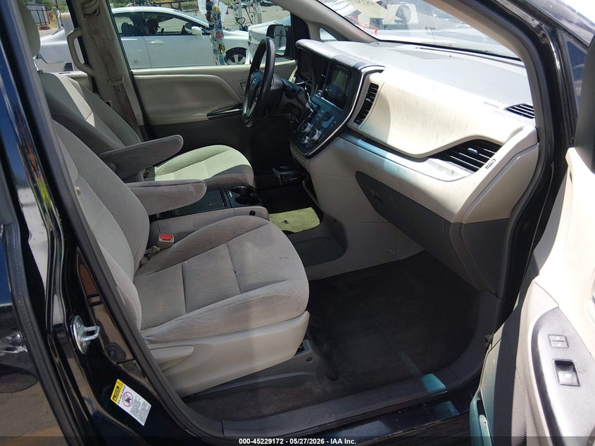 2015 TOYOTA SIENNA auction photo 5