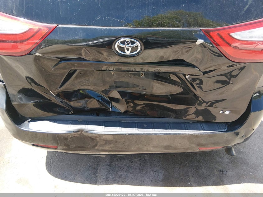 2015 TOYOTA SIENNA auction photo 6