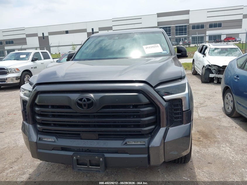 TOYOTA TUNDRA - zdjęcie 12