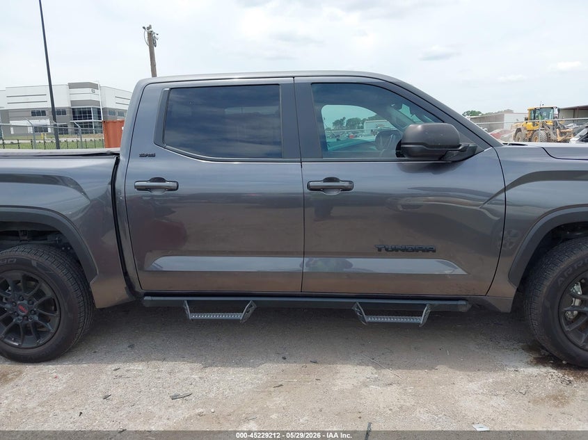 TOYOTA TUNDRA - zdjęcie 13