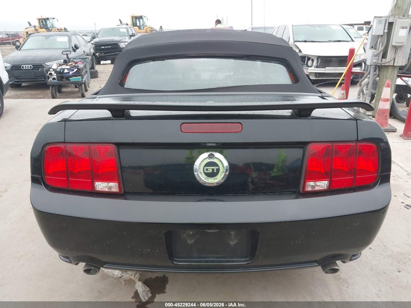 2007 Ford Mustang Gt Deluxe/Gt Premium VIN: 1ZVFT85H575305762 Lot: 45229244