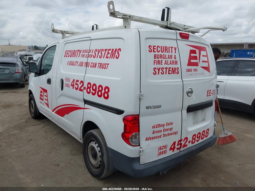 2015 NISSAN NV200 auction photo 3