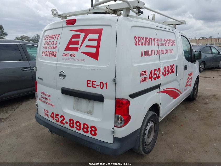 2015 NISSAN NV200 auction photo 4