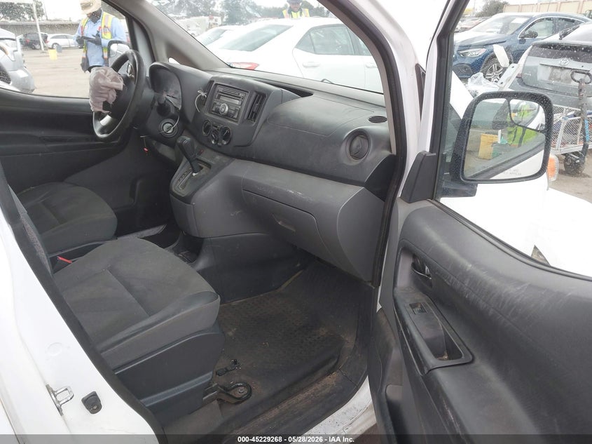 2015 NISSAN NV200 auction photo 5