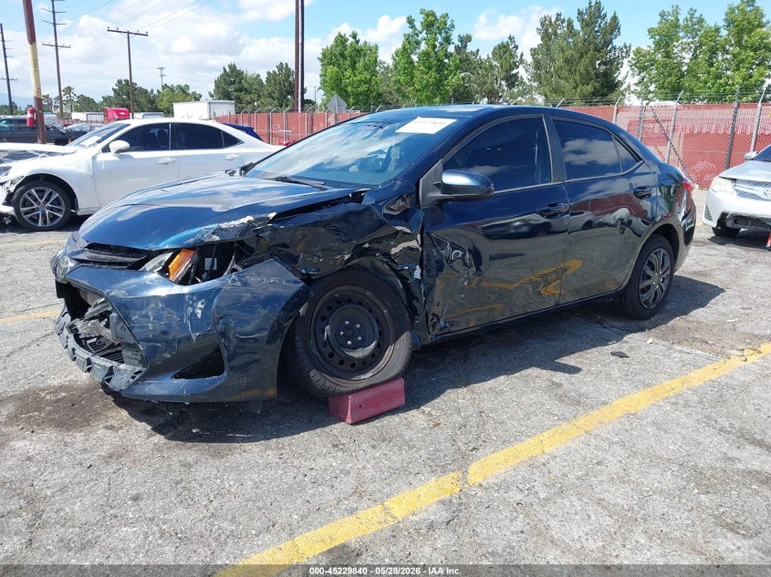 2018 Toyota Corolla Le 5YFBURHE6JP808667 photo 1