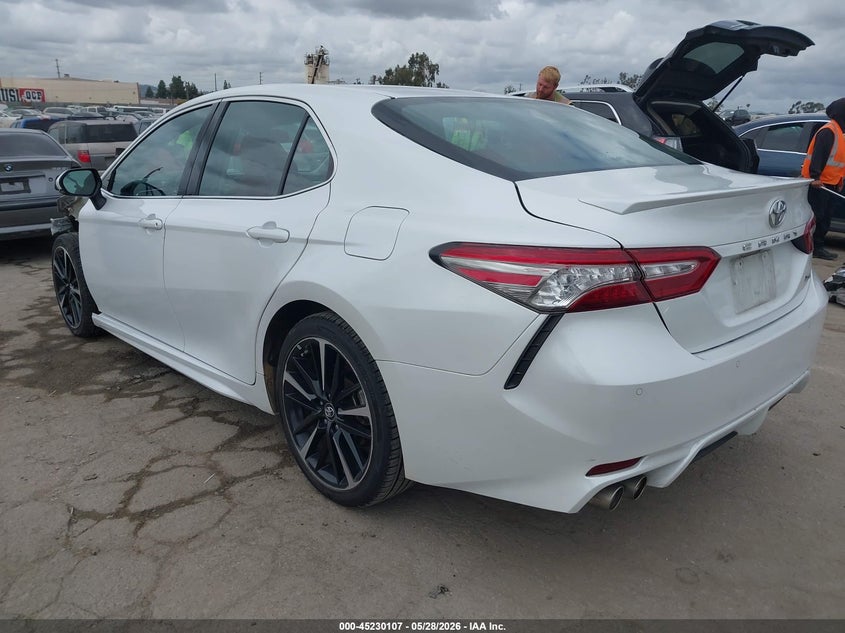 2018 TOYOTA CAMRY auction photo 3