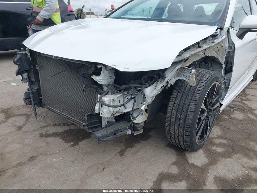 2018 TOYOTA CAMRY auction photo 6