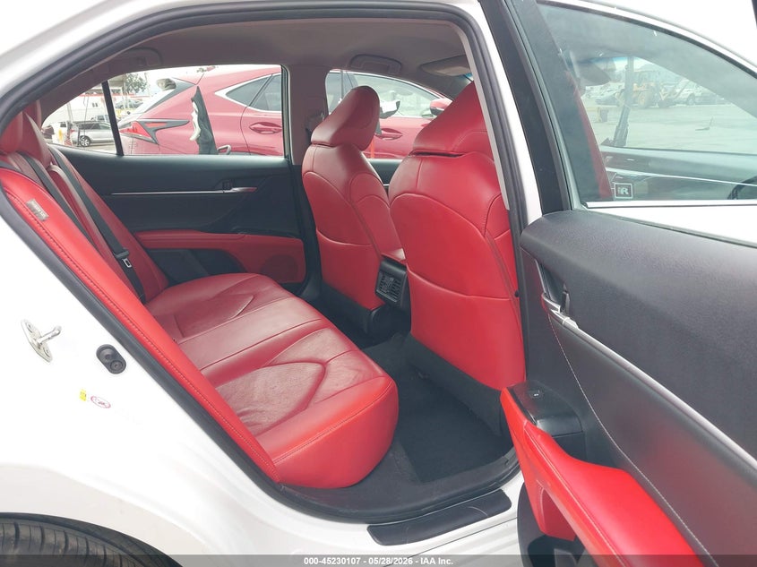 2018 TOYOTA CAMRY auction photo 8