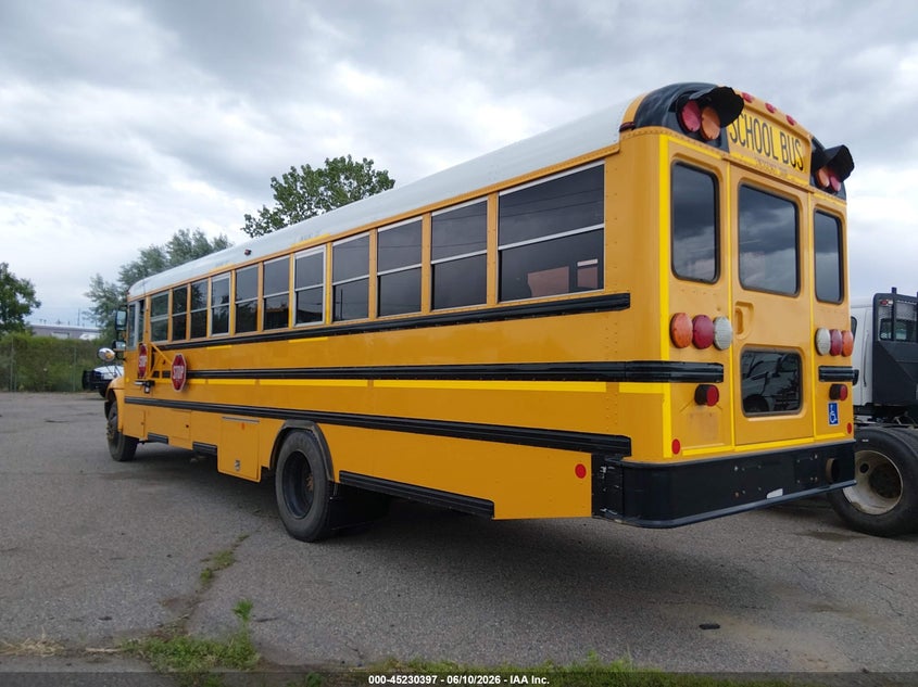 2017 IC CORPORATION 3000 auction photo 3