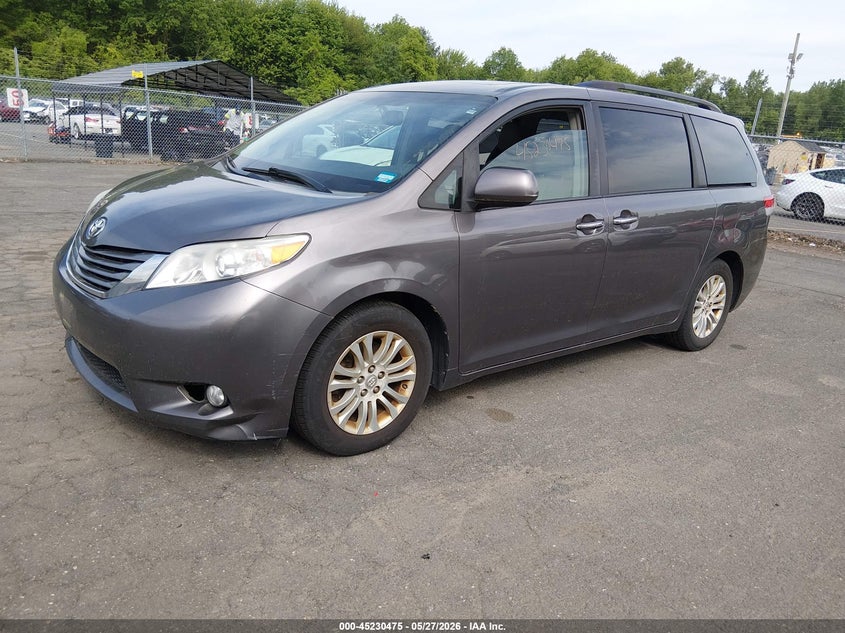 2011 Toyota Sienna Xle V6 5TDYK3DC2BS033665 photo 1