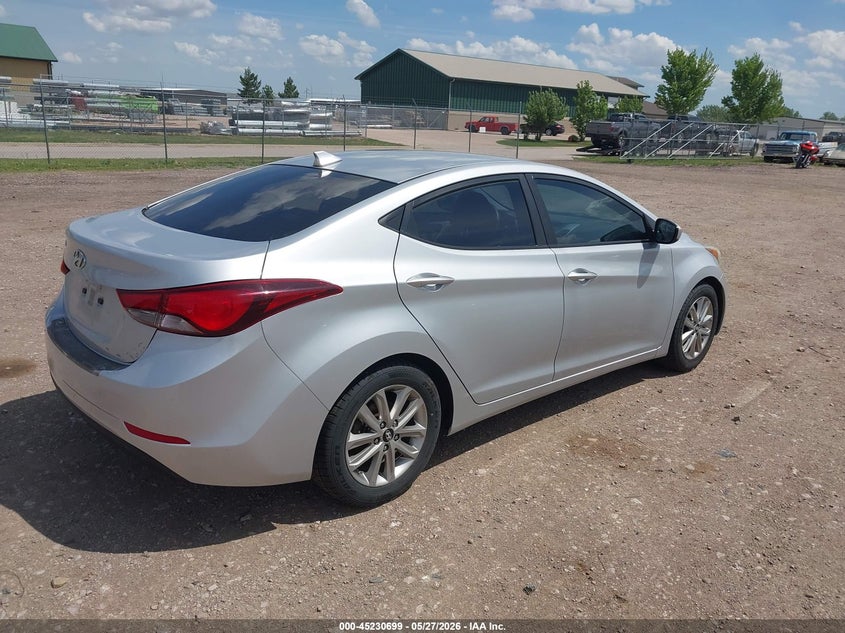 2016 HYUNDAI ELANTRA auction photo 4