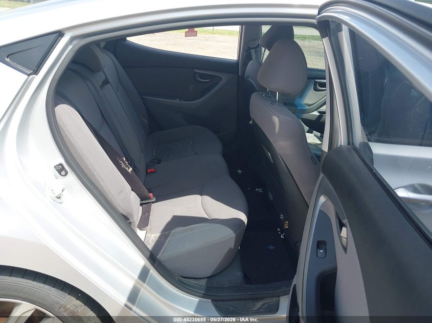 2016 HYUNDAI ELANTRA auction photo 8