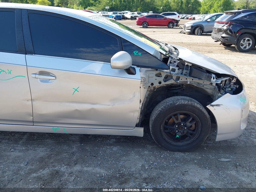 2013 TOYOTA PRIUS auction photo 6